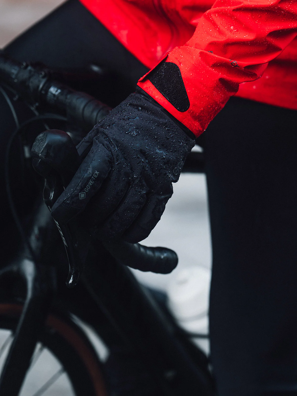 GORE-TEX Insulated Bike Gloves - Image 3